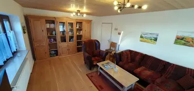 Ein Sitzbereich in der Unterkunft Ferienwohnung Alztal - mit Wallbox