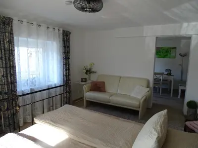Ein Sitzbereich in der Unterkunft Ferienwohnung am Pilsensee