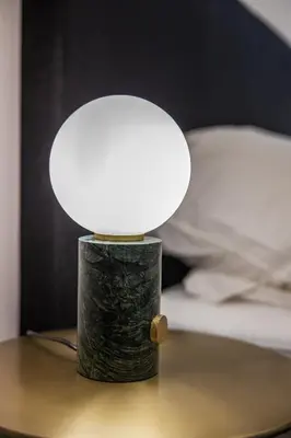 Ein Bett oder Betten in einem Zimmer der Unterkunft kalm stay - a design Aparthotel