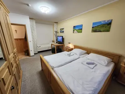 Ein Bett oder Betten in einem Zimmer der Unterkunft Ferienwohnung Tatzelwurm A5