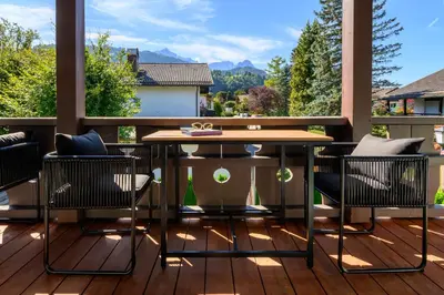 Ein allgemeiner Bergblick oder ein Berglick von der Ferienwohnung aus