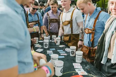 Gäste, die in der Unterkunft Oktoberfest Party Camping übernachten