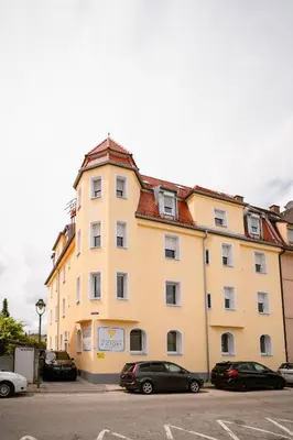 Das Gebäude in dem sich das Aparthotel befindet