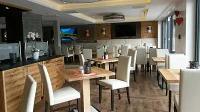 Ein Sitzbereich in der Unterkunft Alpenflair Hotel