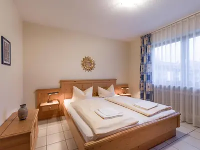 Ein Bett oder Betten in einem Zimmer der Unterkunft Chiemgau Comfort D4 Ferienwohnanlage Oberaudorf mit Hallenbad und Sauna