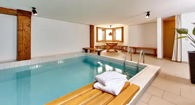 Der Swimmingpool an oder in der Nähe von Livingroom
