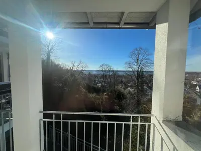 Ein Balkon oder eine Terrasse in der Unterkunft LIBORIA I Villa mit Seeblick 10min vom See
