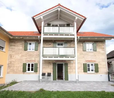 Das Gebäude in dem sich die Ferienwohnung befindet