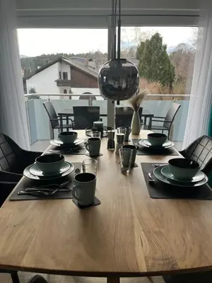 Ein Sitzbereich in der Unterkunft UNiQE I 90qm I Bergblick I 3 Balkone I seenah