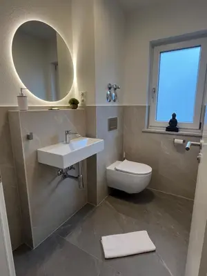 Ein Badezimmer in der Unterkunft UNiQE I 90qm I Bergblick I 3 Balkone I seenah