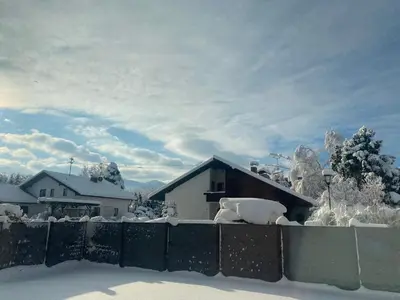 UNiQE I 90qm I Bergblick I 3 Balkone I seenah im Winter
