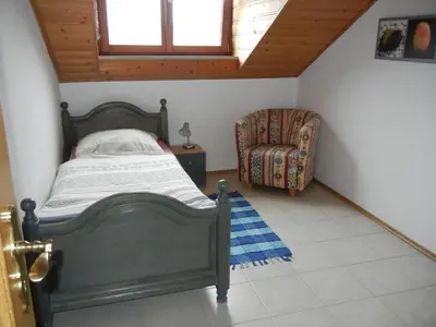 Ein Bett oder Betten in einem Zimmer der Unterkunft Ferienwohnung Ampergarten