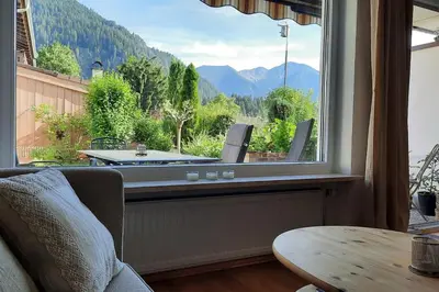 Ein allgemeiner Bergblick oder ein Berglick von der Ferienwohnung aus