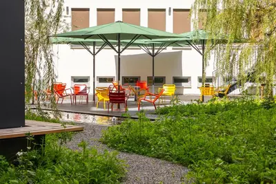Ein Garten an der Unterkunft DEIN APART München