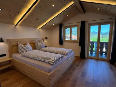 Ein Bett oder Betten in einem Zimmer der Unterkunft Ferienwohnungen Alpinum