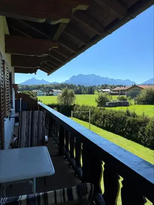 Ein allgemeiner Bergblick oder ein Berglick von der Ferienwohnung aus