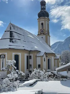 Ein allgemeiner Bergblick oder ein Berglick von der Ferienwohnung aus