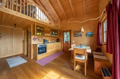 Küche/Küchenzeile in der Unterkunft Baumhaus Samerberg
