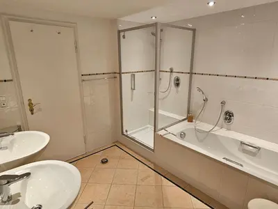 Ein Badezimmer in der Unterkunft Ferienwohnung Rebensburg