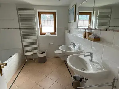 Ein Badezimmer in der Unterkunft Ferienwohnung Rebensburg