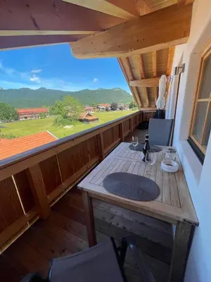 Ein allgemeiner Bergblick oder ein Berglick von der Ferienwohnung aus