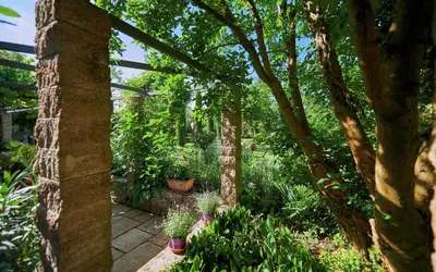 Ein Garten an der Unterkunft ÜbermAlztal Suite