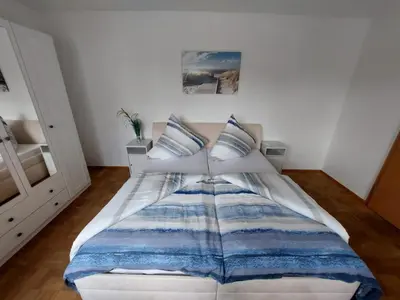 Ein Bett oder Betten in einem Zimmer der Unterkunft FeWo Ruhepo(o)l inkl. Sauna