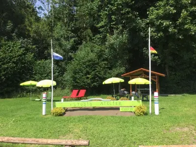 Ein Garten an der Unterkunft Studioatelier am Naturschutzgebiet