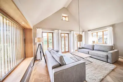 Ein Sitzbereich in der Unterkunft Das Flachshaus Ferienhaus in Aidling am Riegsee