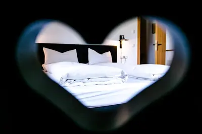 Ein Bett oder Betten in einem Zimmer der Unterkunft Bio Ferienwohnungen im Lieblingsort 1868