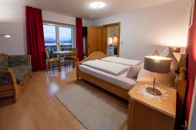 Ein Bett oder Betten in einem Zimmer der Unterkunft Gästehaus Nigglhof