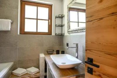 Ein Badezimmer in der Unterkunft Alpenluft I