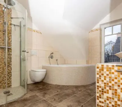 Ein Badezimmer in der Unterkunft Phantastisches Haus mit Pool direkt in München