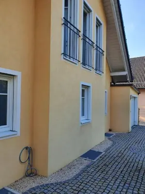 Das Gebäude in dem sich die Villa befindet