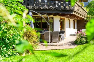 Ein Garten an der Unterkunft Alpenluft II