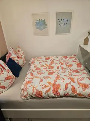 Ein Bett oder Betten in einem Zimmer der Unterkunft Schönes Apartment in München