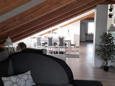 Ein Sitzbereich in der Unterkunft Ferienwohnung an der Singold