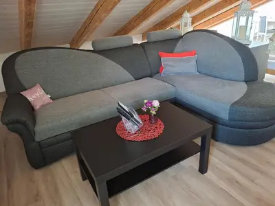 Ein Sitzbereich in der Unterkunft Ferienwohnung an der Singold