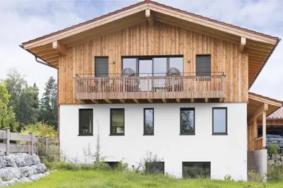 Das Gebäude in dem sich die Ferienwohnung befindet