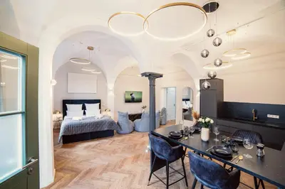 Ein Bett oder Betten in einem Zimmer der Unterkunft NEW LUXUS Suite I TWO Kingbeds I Center
