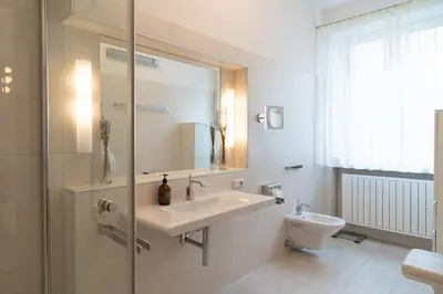 Ein Badezimmer in der Unterkunft NEU - 4 Zimmer, 4 Betten, 5 Min zum HBF, Terrasse, 160qm