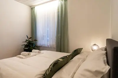 Ein Bett oder Betten in einem Zimmer der Unterkunft NEU - 4 Zimmer, 4 Betten, 5 Min zum HBF, Terrasse, 160qm