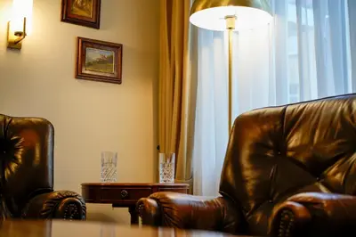 Ein Sitzbereich in der Unterkunft NEU - 4 Zimmer, 4 Betten, 5 Min zum HBF, Terrasse, 160qm