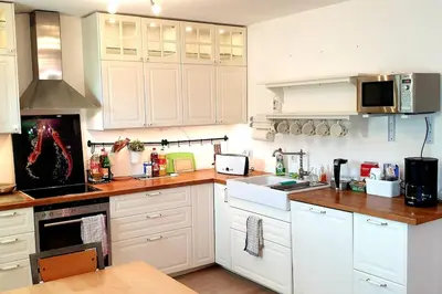 Küche/Küchenzeile in der Unterkunft Bright by Trade Fair ICM 15 min direct to City Center 2-BedRoom full 2-BathRoom, free Parking, Balcony, Family and Business friendly