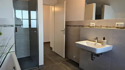Ein Badezimmer in der Unterkunft LiBORIA I Als Gruppe am Riegsee