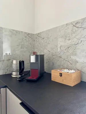 Küche/Küchenzeile in der Unterkunft Moderne Wohnung 100 m2 mit Büro und Terrasse