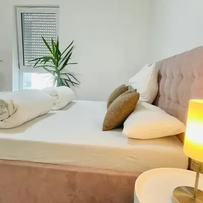 Moderne Wohnung 100 m2 mit Büro und Terrasse