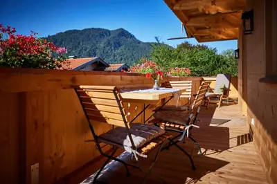 Ein allgemeiner Bergblick oder ein Berglick von der Ferienwohnung aus