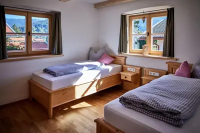 Ein Bett oder Betten in einem Zimmer der Unterkunft Ferienwohnungen Bergbleamal