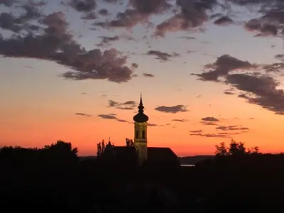 Blick auf den Sonnenuntergang/Sonnenaufgang von der Ferienwohnung aus oder aus der Nähe